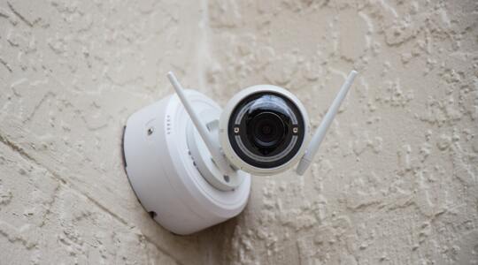 Monitoring w domu, czyli czym są kamery IP?